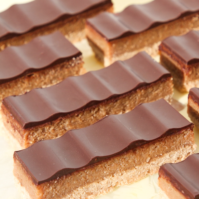Gingerbread Spiced Caramel Slice